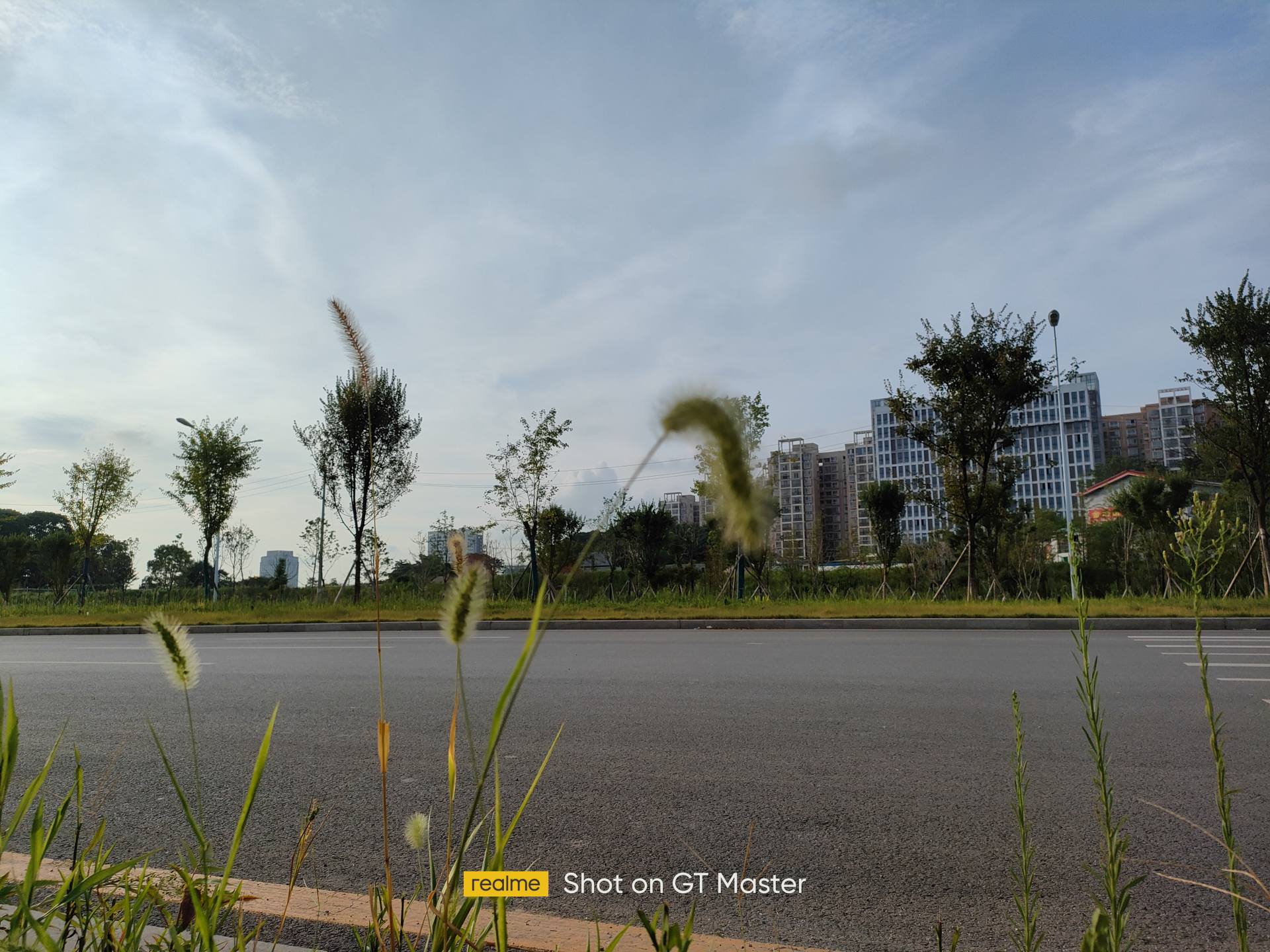 2000元买真我gt顶配合适吗,2000左右性价比高的realme手机