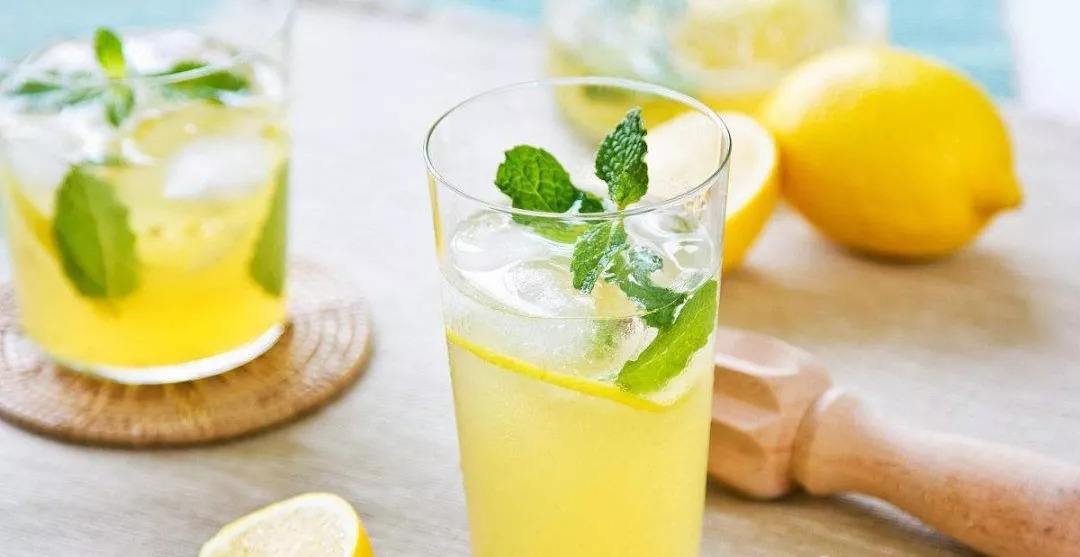 早晨起来脸上油乎乎的怎么回事,早上起来满脸油怎么回事