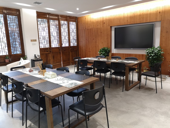 来袁家村花田月下住民宿，咥陕西美食、泡酒吧，逛民俗！