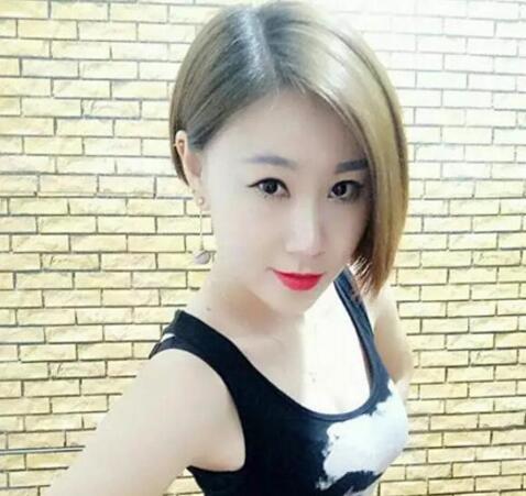 方脸额头窄适合的发型短发,女人额头凸适合怎样的发型短发