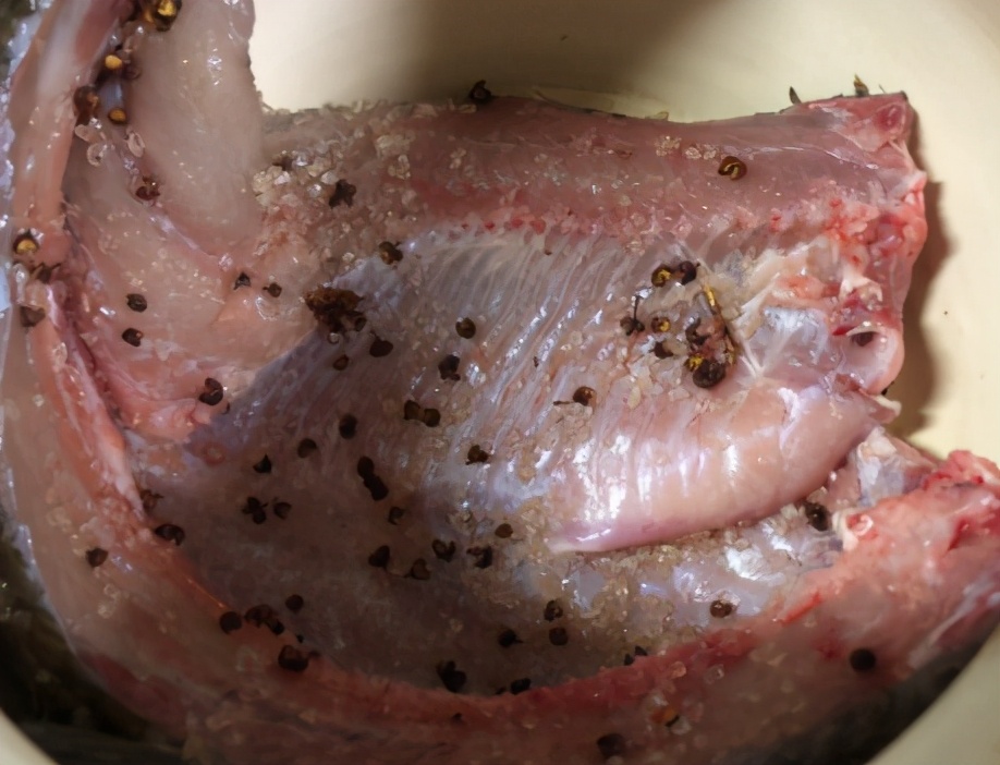 腌咸鱼要不要倒白酒,腌咸鱼要不要改刀