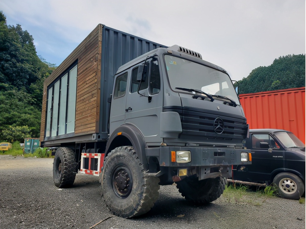 奔驰重卡和国产重卡哪个好,奔驰重卡有多厉害