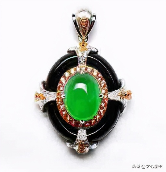 翡翠相同材质和不同品质的区别,翡翠的三种主要材质