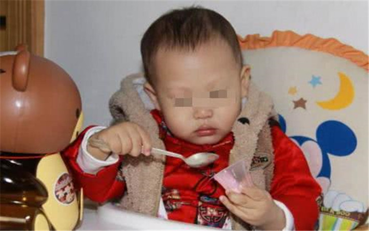 宝宝误食502胶水会粘住肠子吗,宝宝误食了胶水怎么办