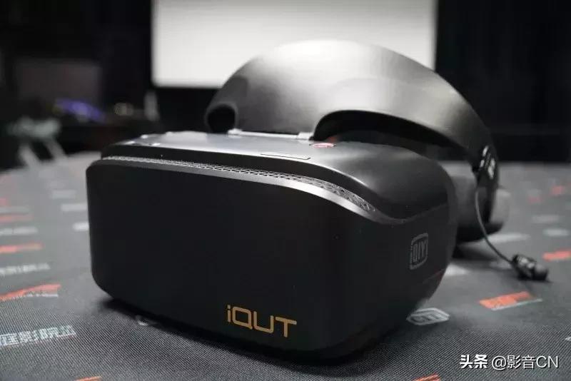 爱奇艺奇遇2代VR一体机：在家也能享受的虚拟巨幕影厅