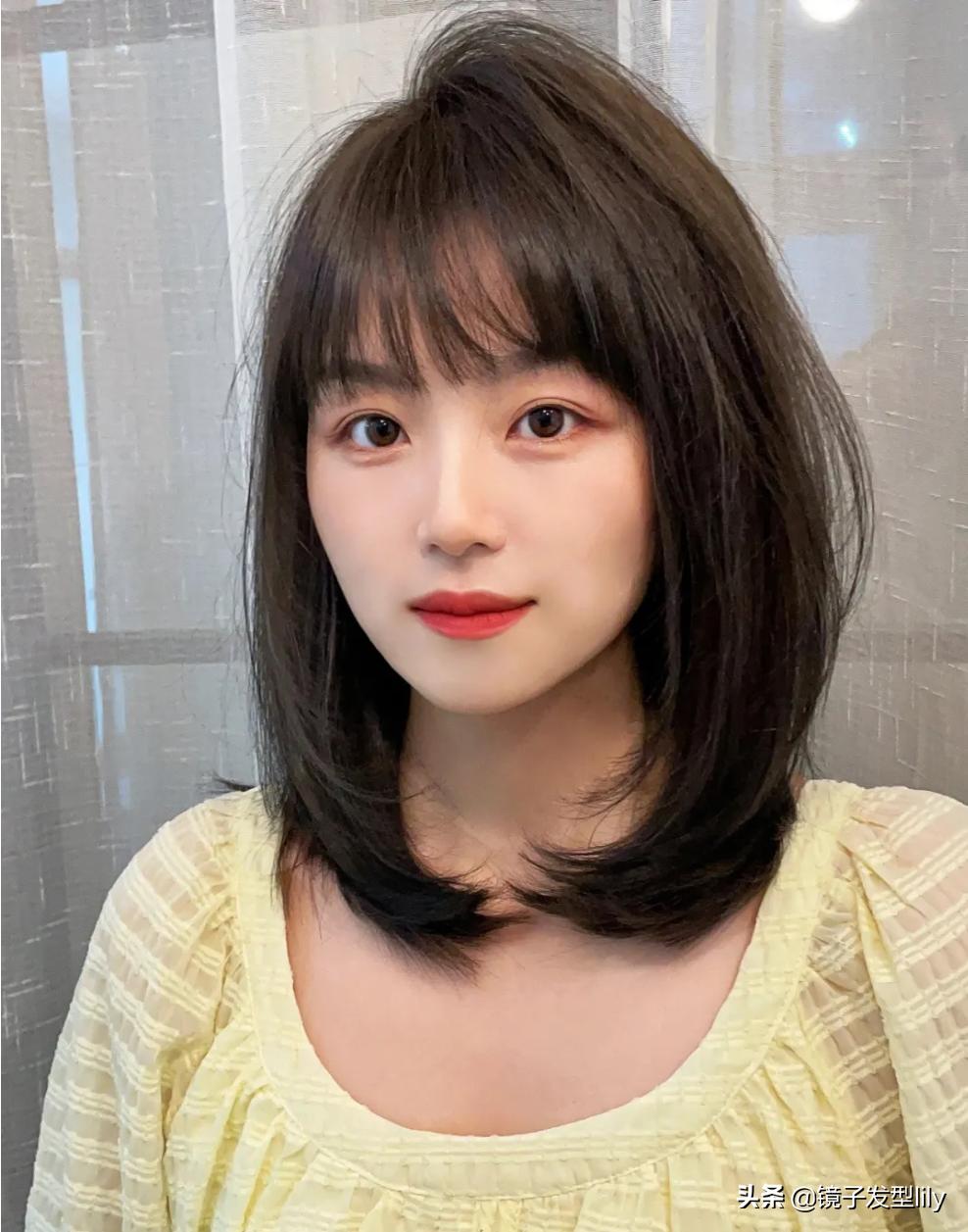 最流行的八款减龄瘦脸发型,40到50瘦脸人剪什么发型好看
