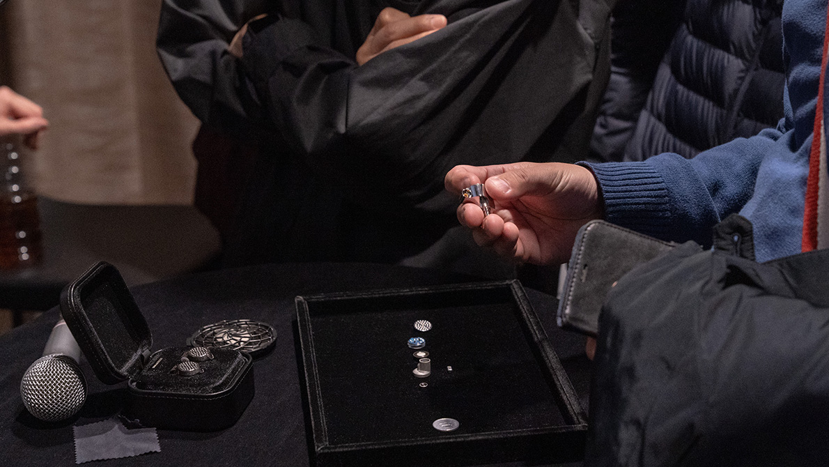 索尼定制耳机工程师,索尼m9耳机需要煲机吗