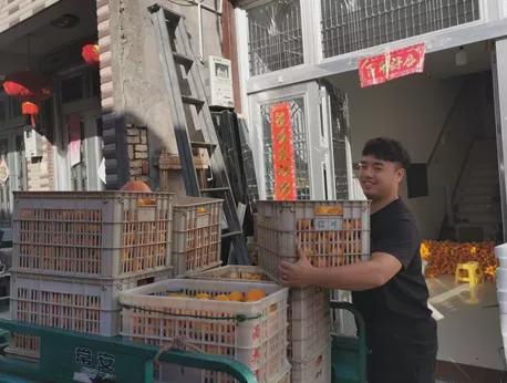 送博士生蜜橘的橘农火了：不仅店被抢空还帮了全村的忙