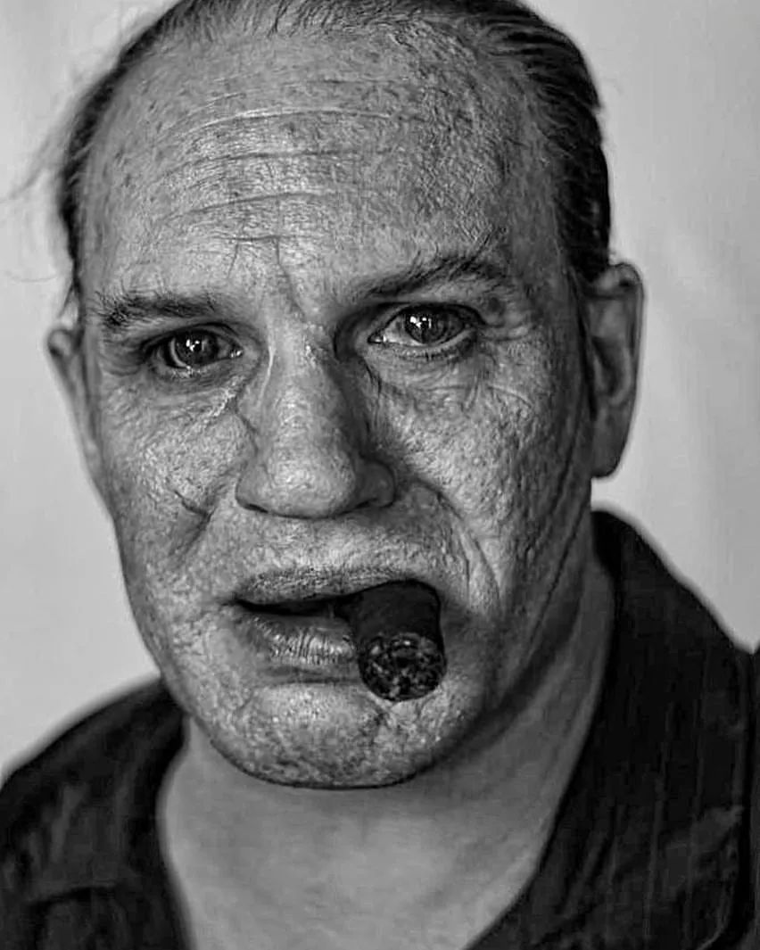 *手党黑**传奇教父＋悲情烂片导演，这部电影是真正的灾难艺术品