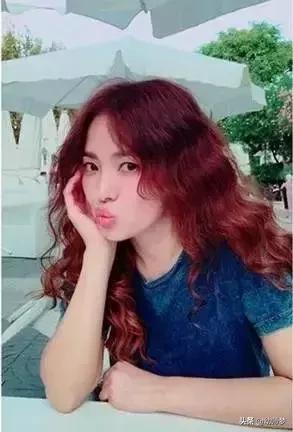 卷发睡一觉如何不变形,烫的卷发怎么绕着打理