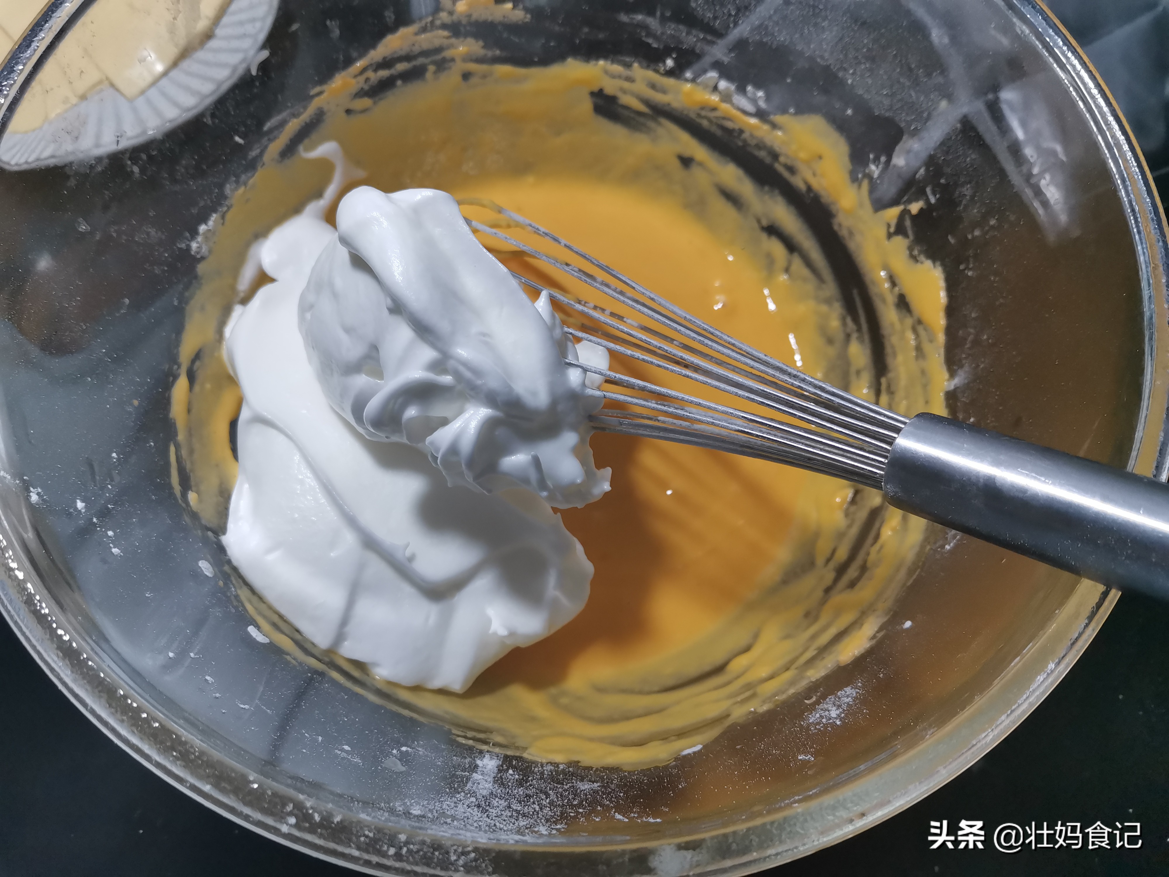 一分钟学会南瓜芝士蛋糕,蛋黄蛋清不分离的南瓜蛋糕做法