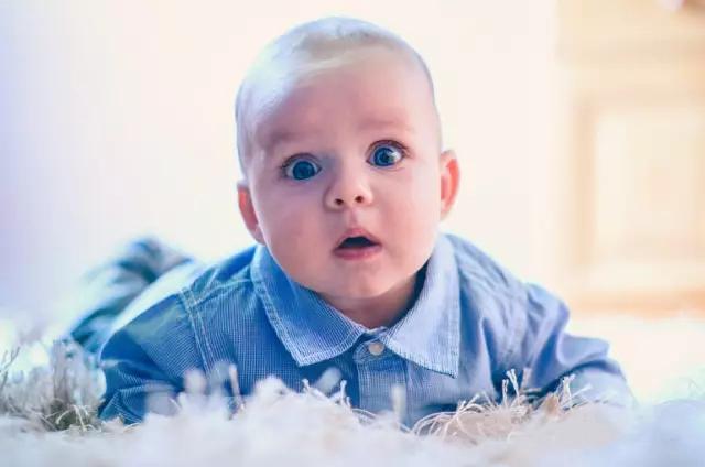 宝宝身体软是缺钙吗,宝宝身体软是缺少什么