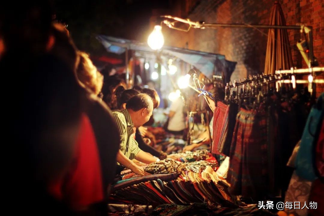 摆摊不容易，数钱最快乐，那些年我们练的摊儿……