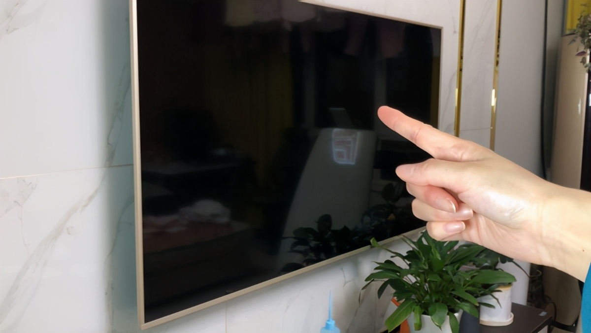 打扫卫生电视怎么擦,电视屏幕很脏怎么擦才能擦干净