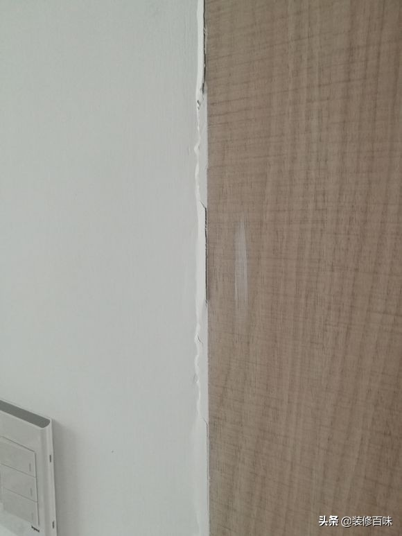 墙漆开裂一条小缝简单处理方法,墙壁漆裂缝怎么处理