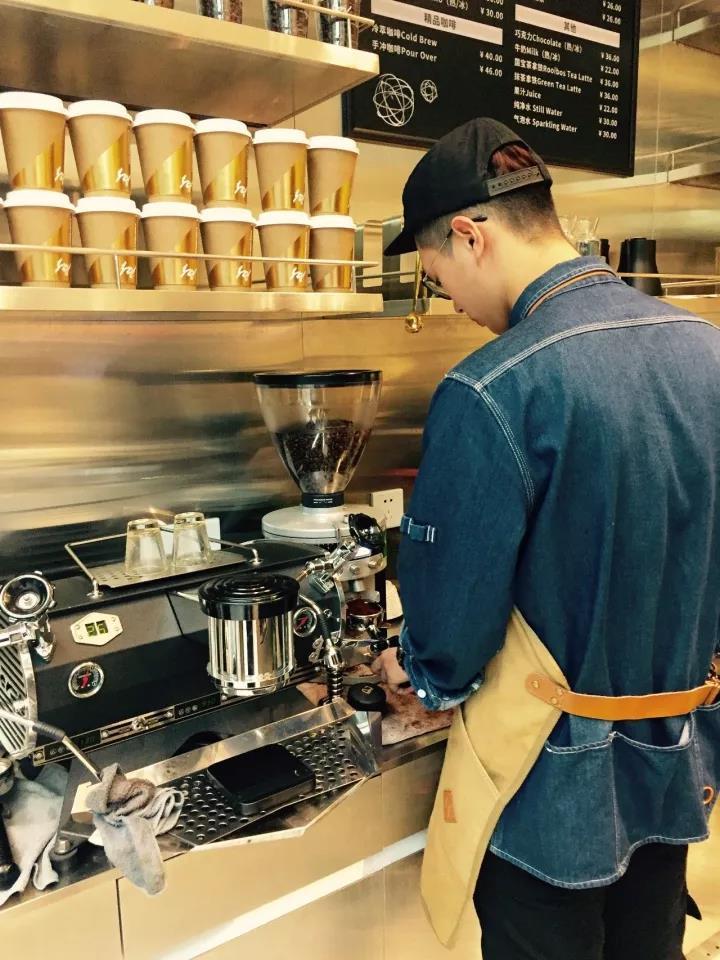 媒体+零售线上线下一体的Yoho集合店，年轻潮人们的集合地！