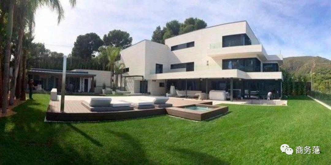 17岁梅西首秀照片,梅西34岁首战刷爆3项纪录