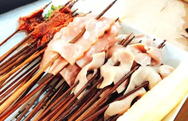 串串天堂抖音爆款！走，跟着趣码君打卡南桐梓林”新街里美食街