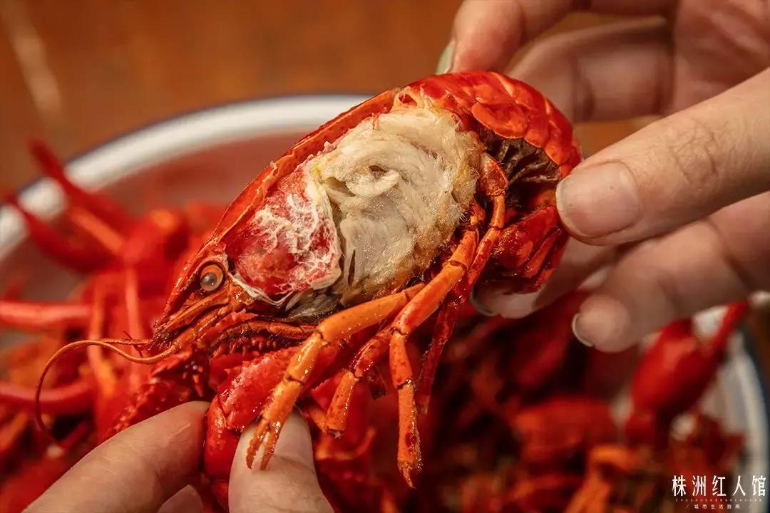 无言的年轮,嘴角的油渍,忆不尽的是陈旧时光。