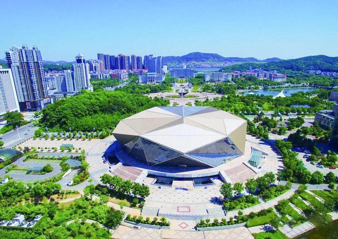 体育场和体育馆有什么区别,体育场和球场的区别