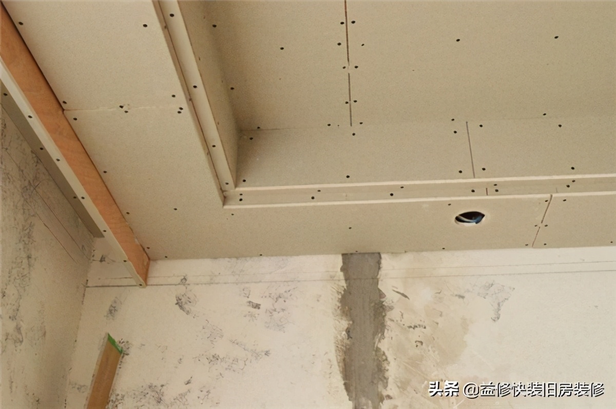 吊顶转角石膏板7字角为什么开裂,石膏板吊顶靠瓷砖位置如何防开裂