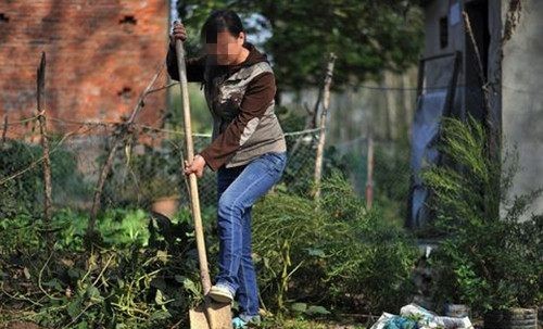 12岁女孩偷奶奶存款,12岁女孩偷奶奶3万