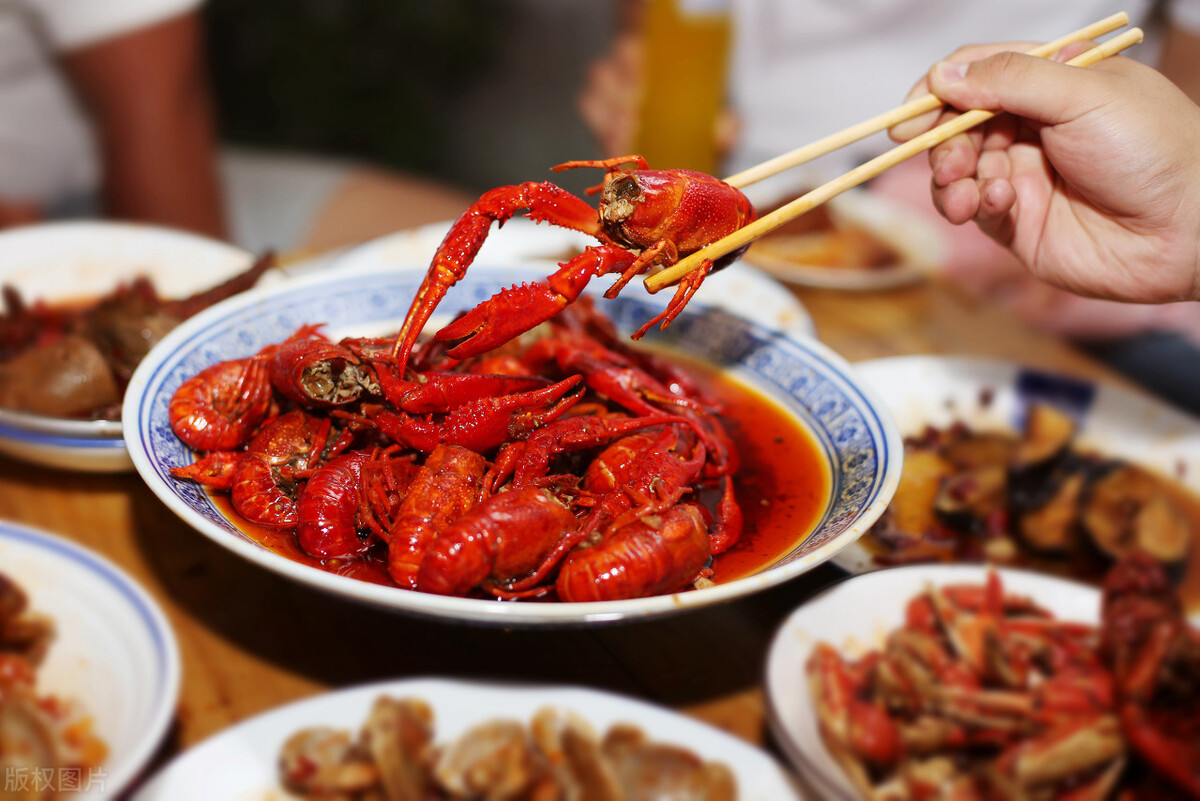 小龙虾冷冻了几天会不会有寄生虫,活的小龙虾可以直接冷冻储存吗