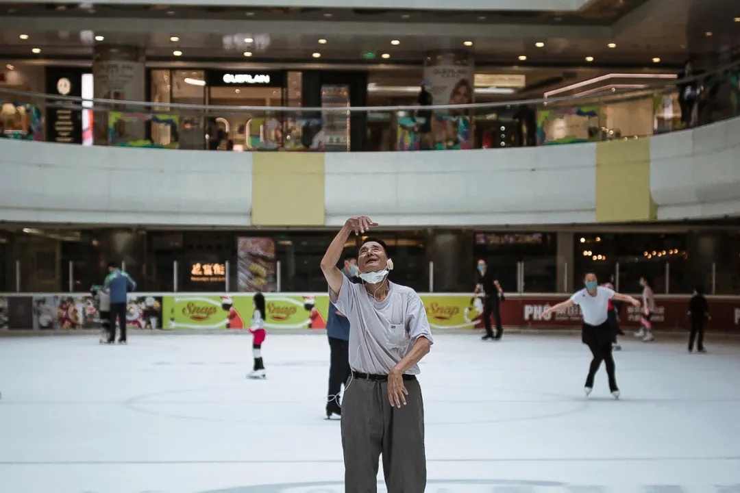 冰上劳伦斯原视频,快乐劳伦斯先生