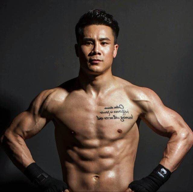 邱建良第一次体验李小龙,李小龙对邱建良比赛谁会赢