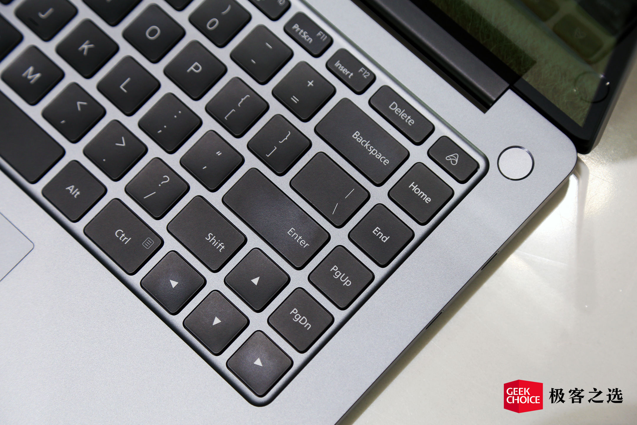 小米笔记本Pro评测：6499元的OLED笔记本，你想过吗？