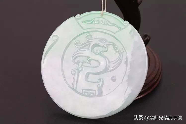 翡翠龙凤呈祥价值,翡翠龙凤牌的寓意