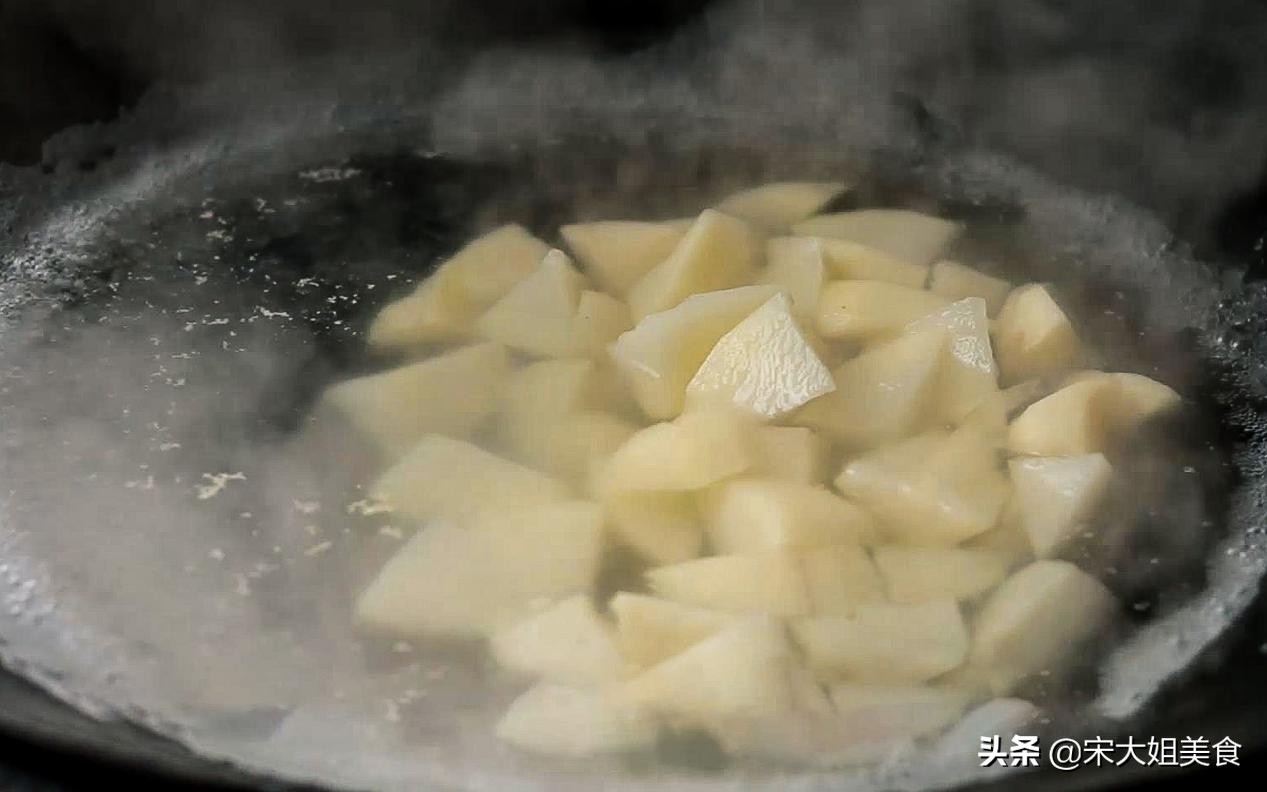 土豆切丝加鸡蛋的做法窍门,两个土豆三个鸡蛋做法简单又好吃