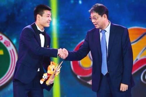 中国队想说爱你不容易,中国足球期待很美好