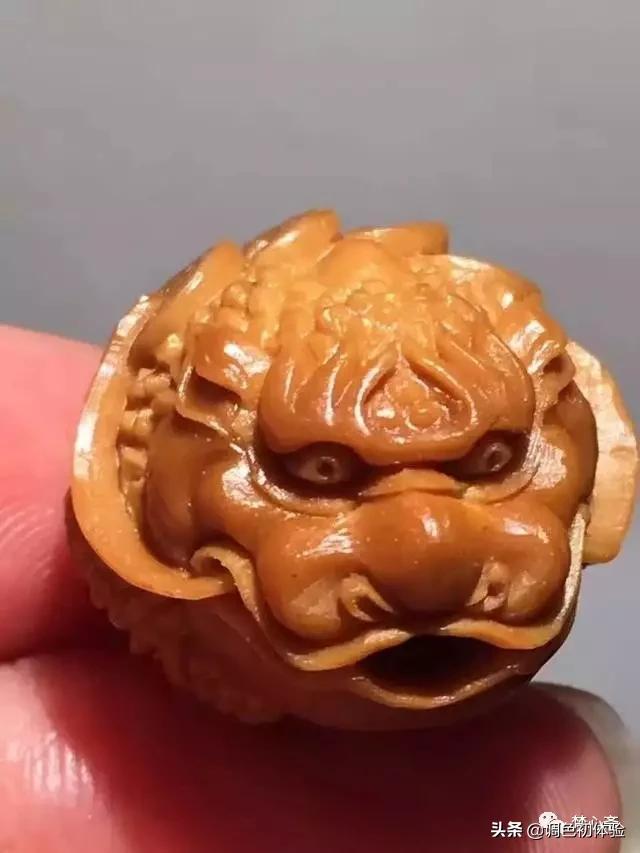 玩橄榄核要有技巧,橄榄核雕什么题材好