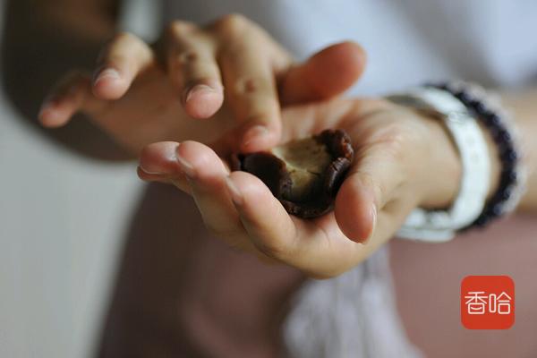 想吃冰皮月饼不用出门买,只要学会这些,在家就能做,看了你也会