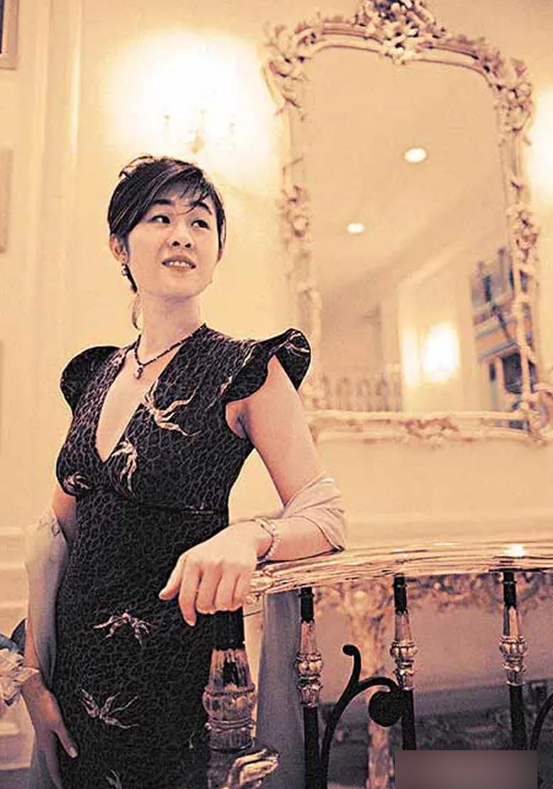 王颖妤李嘉欣,王颖姝和刘銮雄