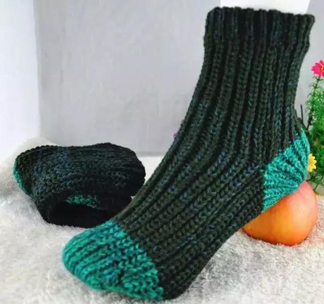 旧毛衣手工针织帽,旧毛衣改袜子帽子手套