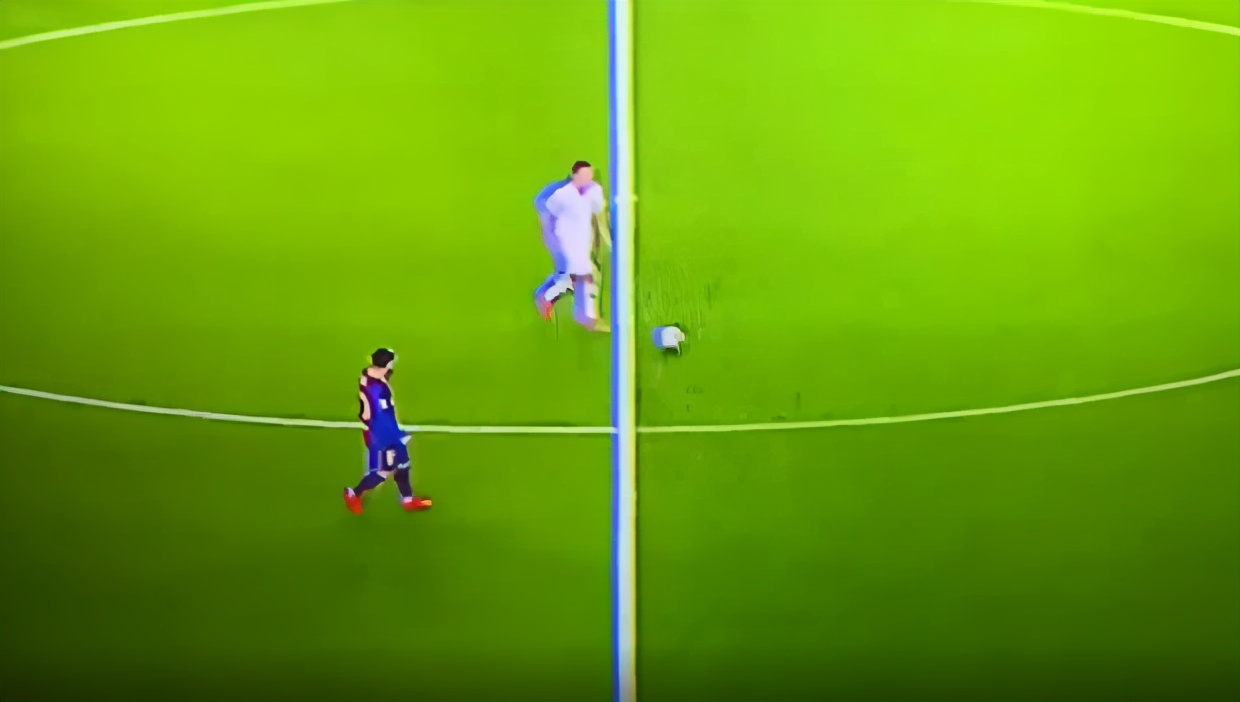 梅西依旧球王的表现,梅西目光坚定点球