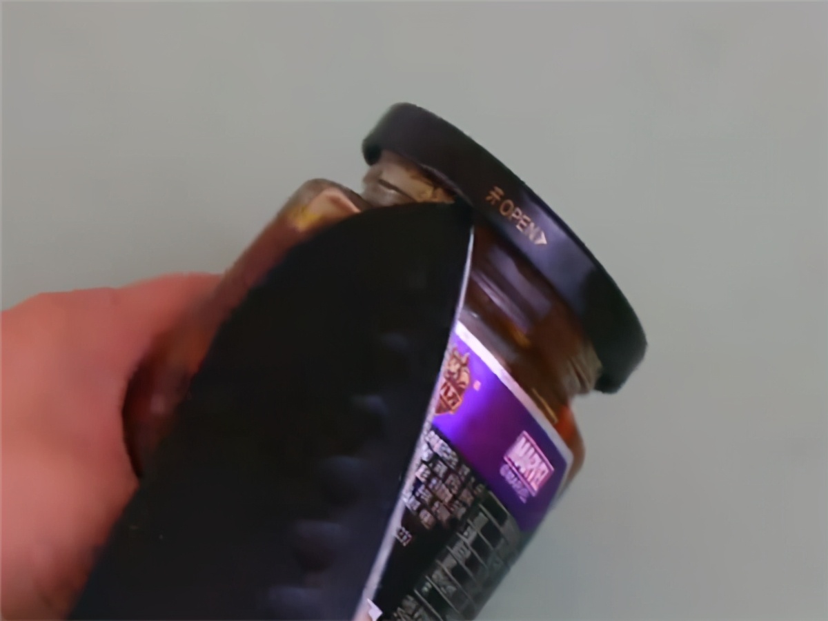 瓶盖太紧打不开,瓶盖打不开最好的方法