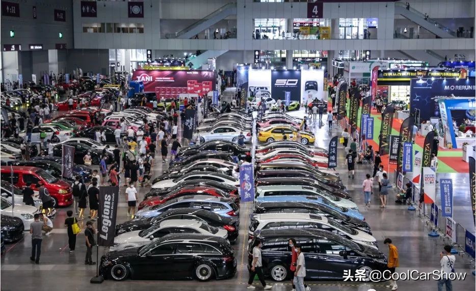 鸟巢体育馆有几个足球场,六个鸟巢