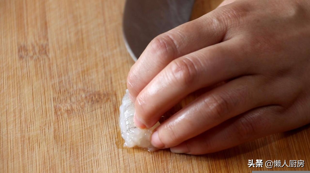 怎么把大虾炒外酥里嫩,如何做虾好吃又简单油焖大虾