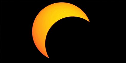 快抬头看天上的星星,看天狗吃太阳的图片