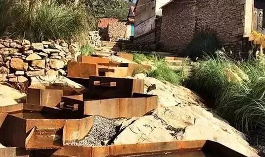 她给破败乡村动了个大手术，2年跨进“后现代”，艺术青年扎堆