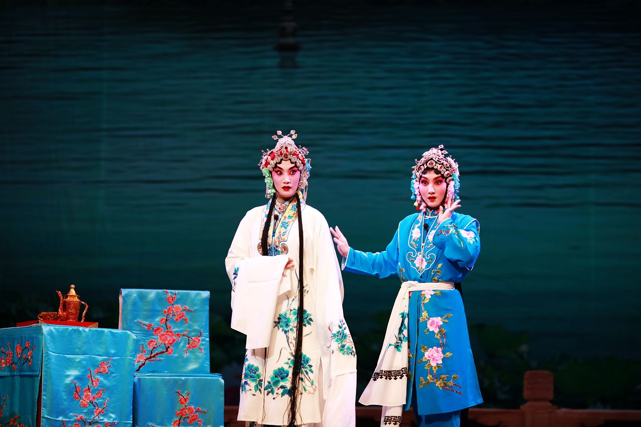 白蛇传说白素贞找师父,白素贞的师父是不是九天玄女