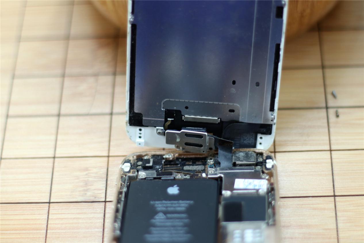 三分钟更换iPhone6虚标电池，老手机又焕发青春了