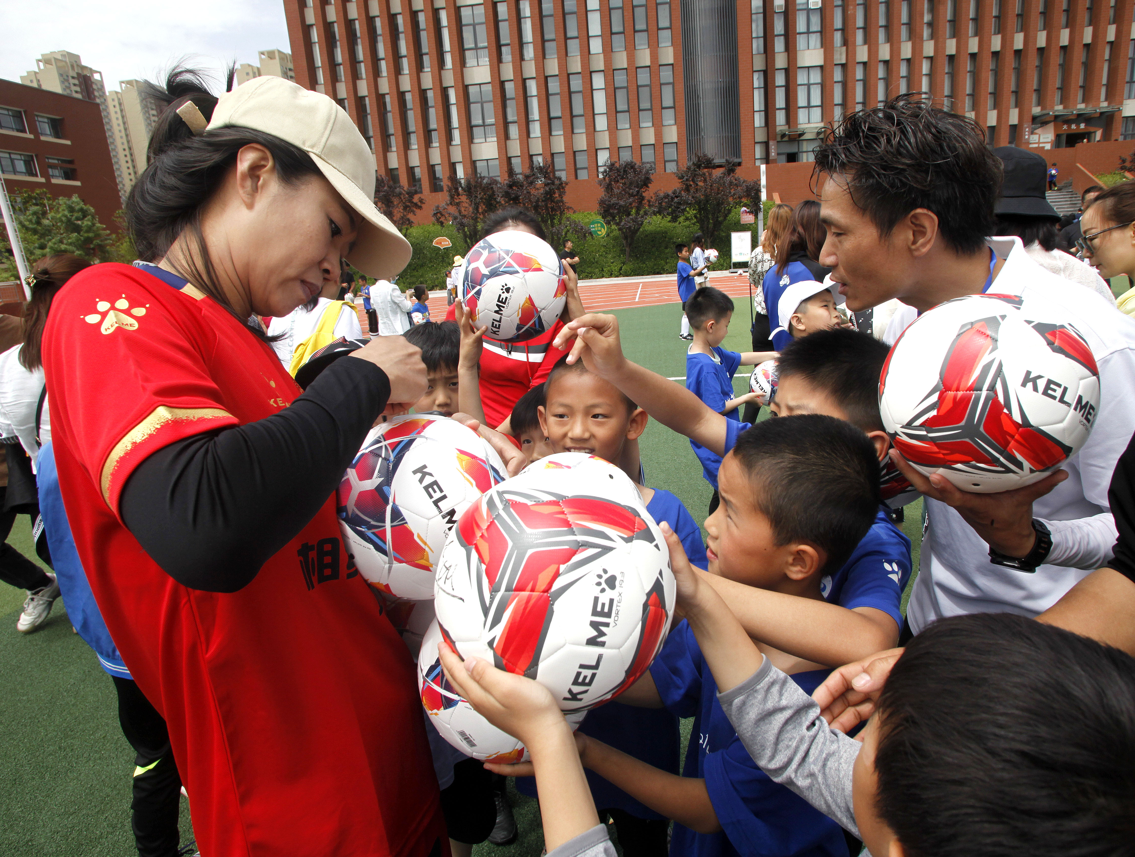 铿锵玫瑰航空展,铿锵玫瑰国际舞台音乐会