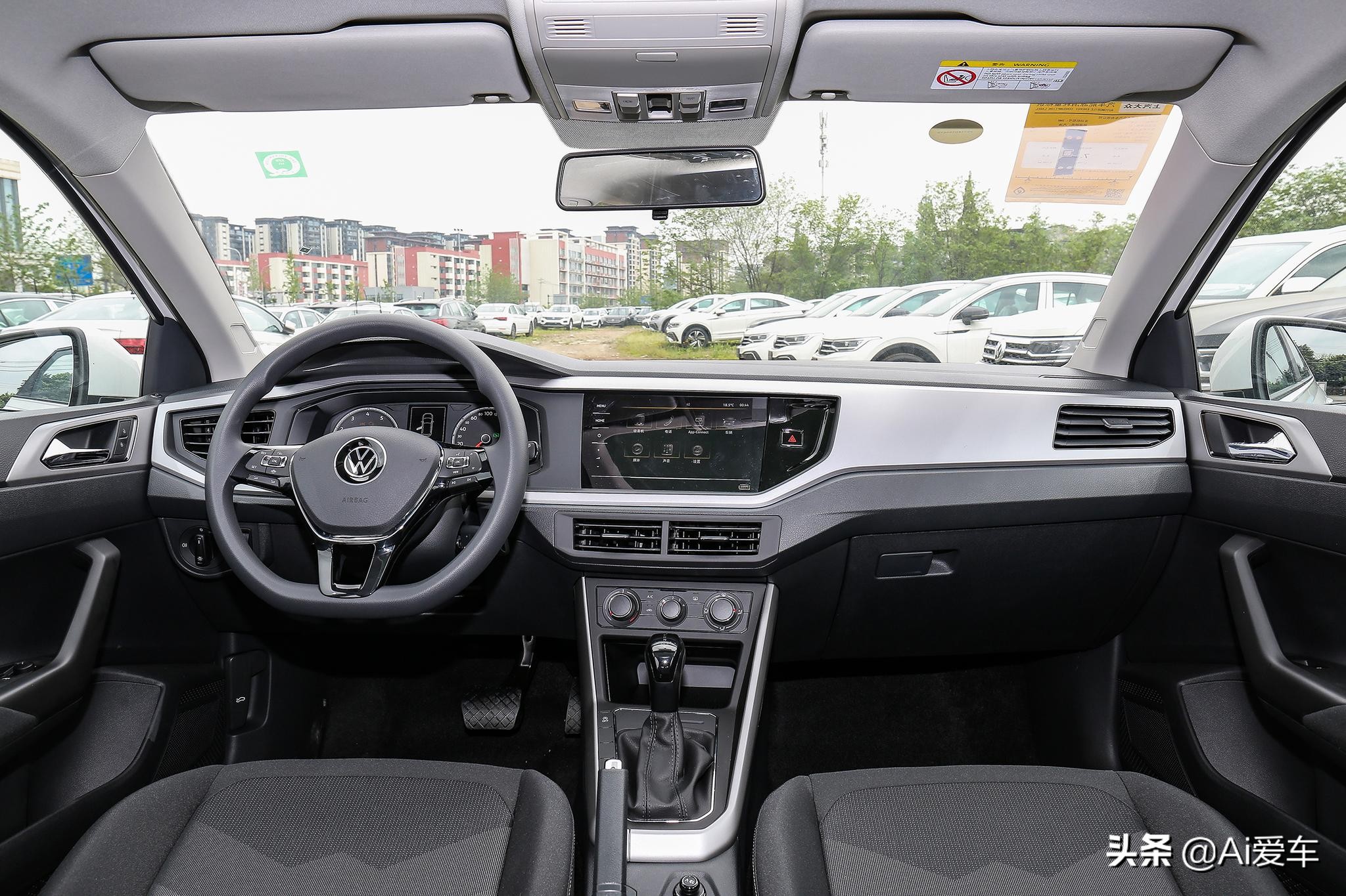 最新款大众polo值得买吗,省油代步车德系车