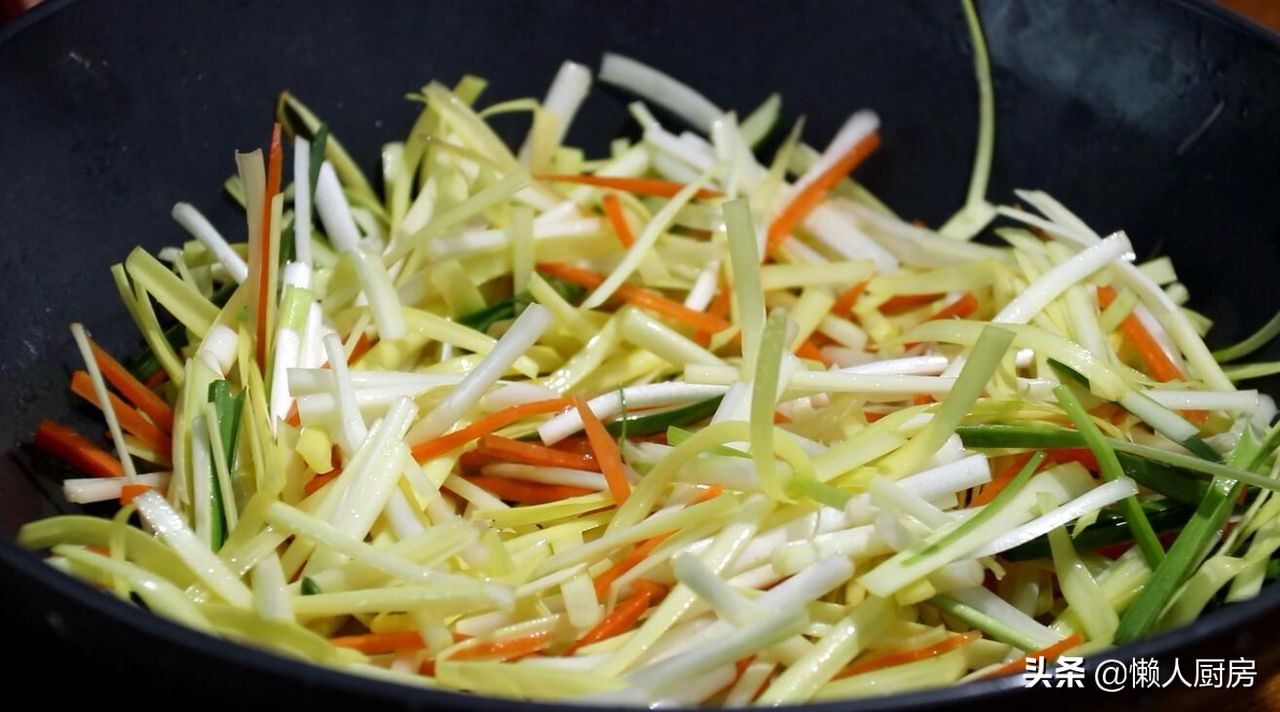 春卷这样做外脆里嫩咬一口满嘴香,春天春卷