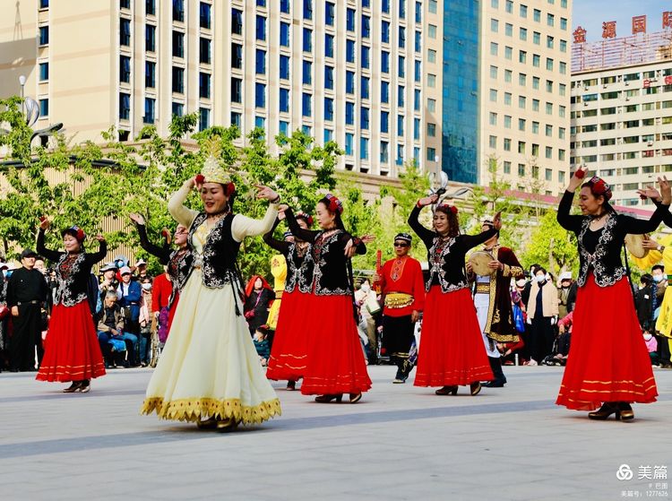 洛阳牡丹广场新疆舞视频,洛阳牡丹广场爵士舞