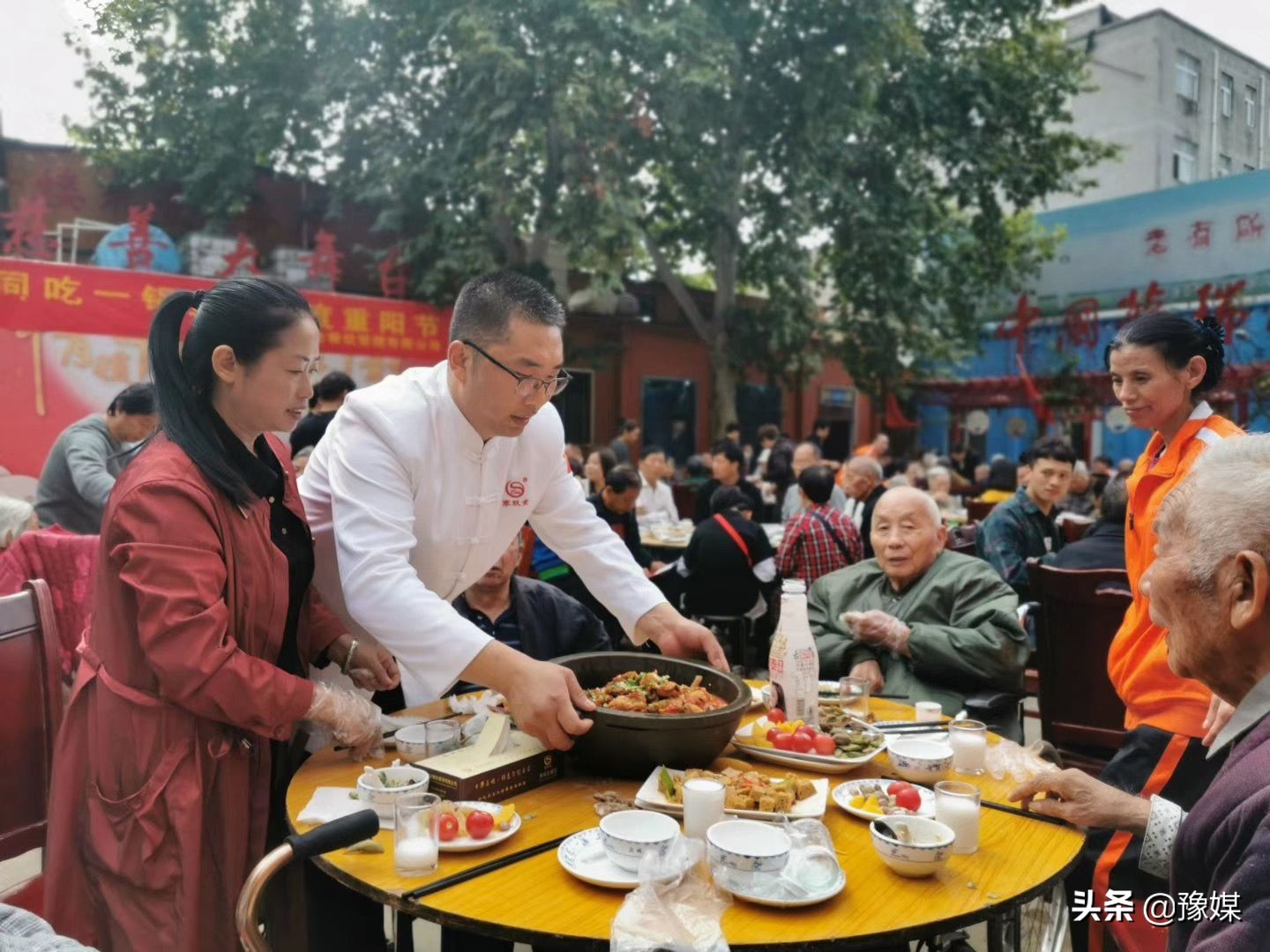 金秋敬老月浓浓敬老情,情暖夕阳敬老月活动